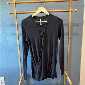 Latched Mama Tie Front Charcoal Gray Sweater Tunic Small VGU